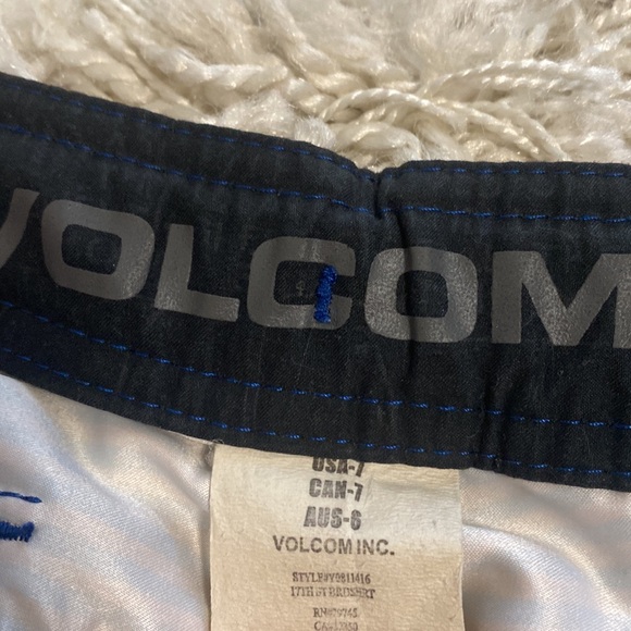 Volcom boys swim shorts size 7 - Picture 4 of 6